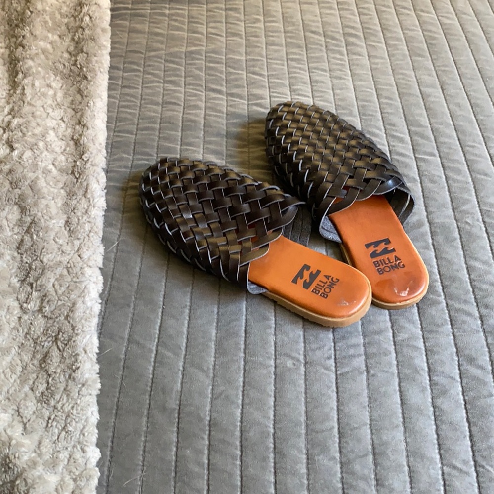 Billabong black mules